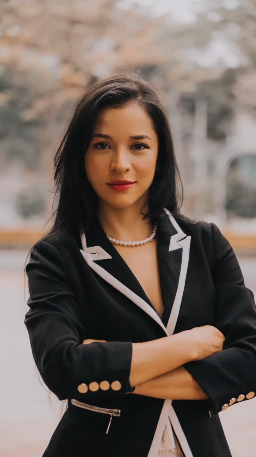 Adriana Cardona, real estate advisor in Medellín